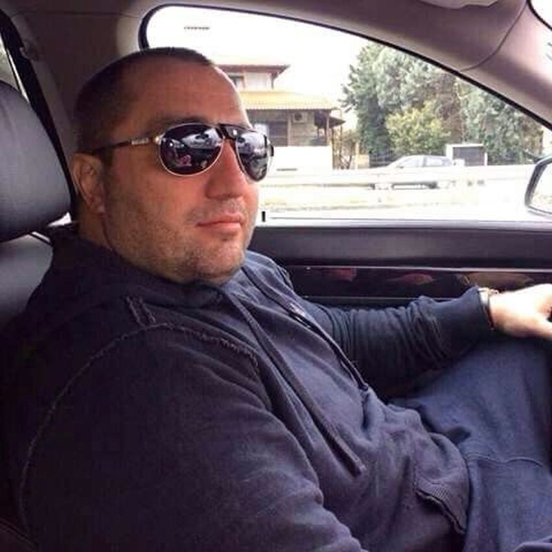 Постоянен арест за пияния, който искал да се саморазправя с Митьо Очите