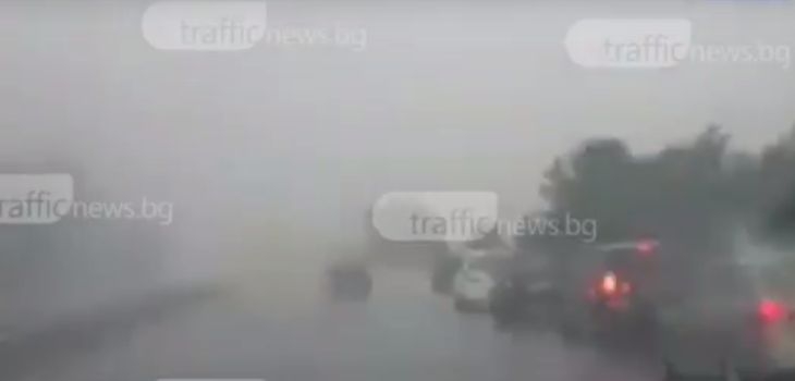 Страшна буря удари магистрала Тракия край Пловдив, блокира движението ВИДЕО