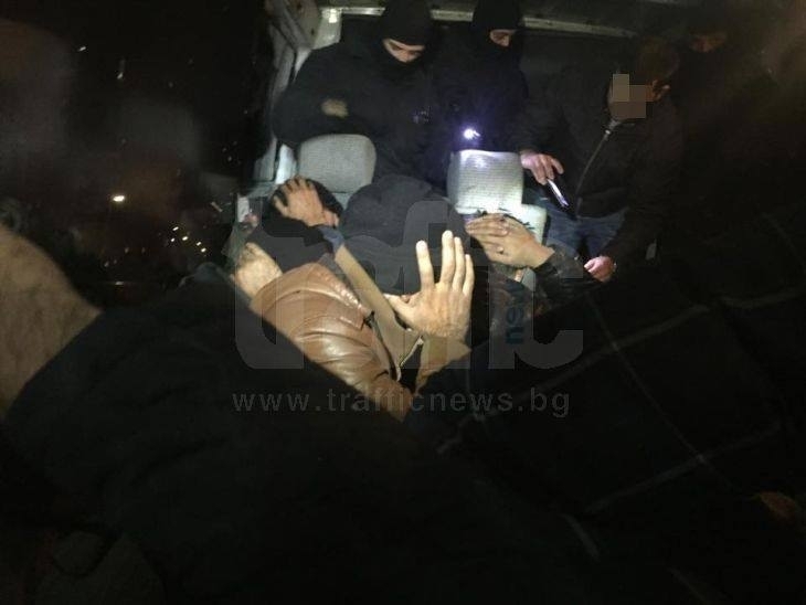 Акция срещу нелегалните мигранти тече в момента