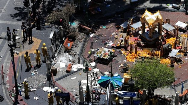 Серия от взривове разтърсиха курорт в Тайланд! Има загинали и десетки ранени