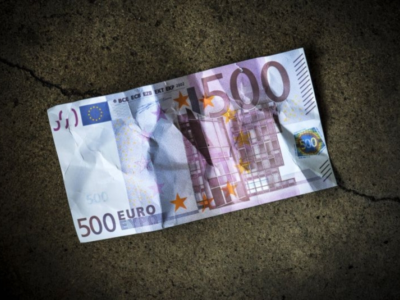 Мъж и жена се опитаха да пробутат фалшиви 500 евро в чейндж бюро в Тракия