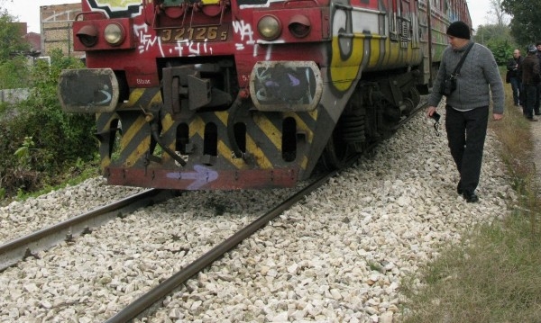 Влакът София-Бургас се заби в скала на релсите, пътниците за Пловдив тръгнаха пеш