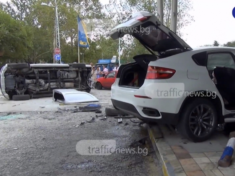 Жена от БМВ-то е пострадала при тежката катастрофа на бензиностанция в Пловдив ВИДЕО