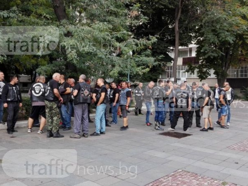 Рев на мотори пред съда в Пловдив! Втори протест на рокерите в града СНИМКИ