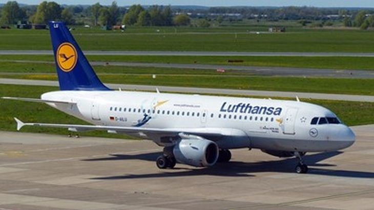 Самолет на Lufthansa поиска аварийно кацане, обявена е извънредна ситуация