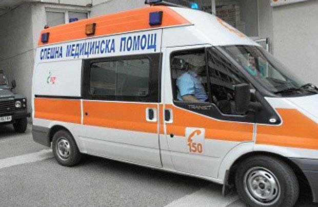 Рено блъсна на заден пешеходка в Асеновград, счупи й ръката
