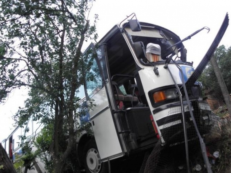 Тежка катастрофа! Тир и автобус се сблъскаха, има ранени 