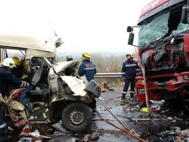 Починал е един от шофьорите, пострадали при тежката катастрофа между автобус и тир 