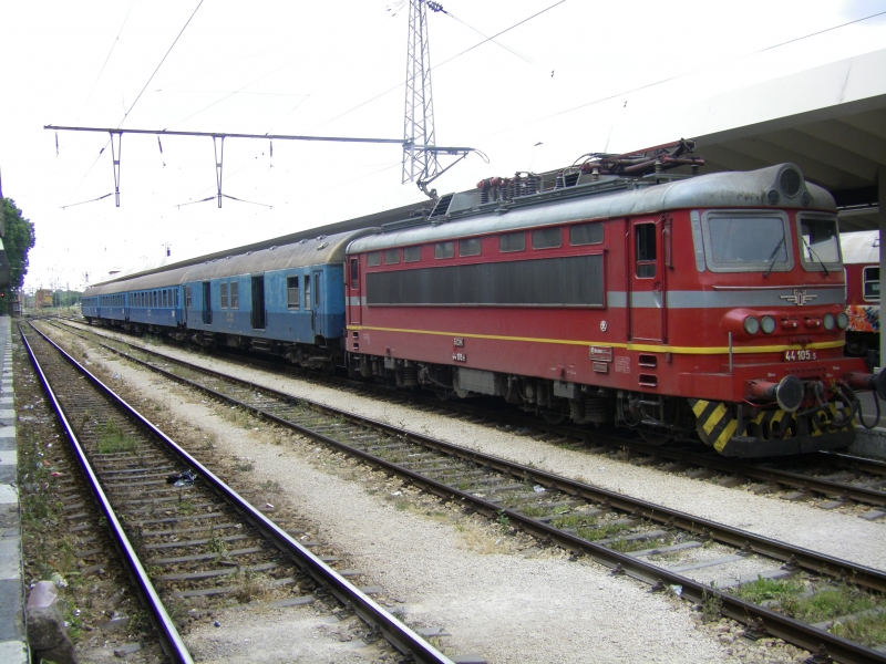 БДЖ пуска 8 пътнически влака за Карлово