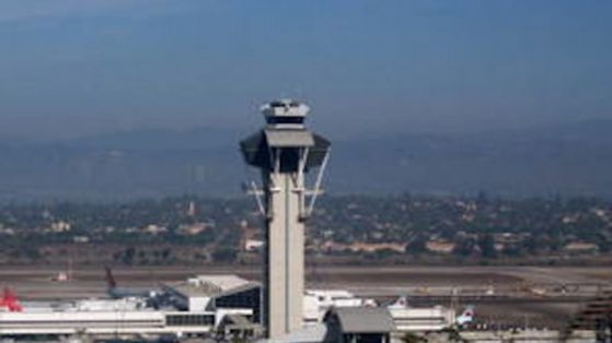 Паника на летището в Лос Анджелис! Хора крещят истерично и бягат - чули стрелба
