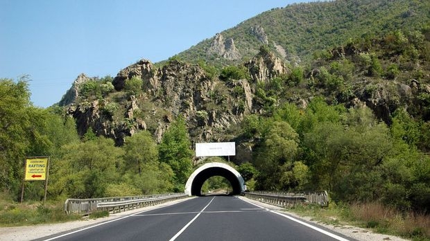 Верижна катастрофа в тунела на Железница