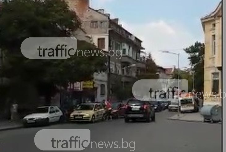 Таксиджия спря насред Гроздовия пазар и предизвика огромно задръстване СНИМКИ+ВИДЕО