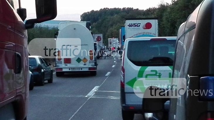Зверско задръстване на магистрала Тракия заради катастрофа между тир и цистерна СНИМКИ+ВИДЕО