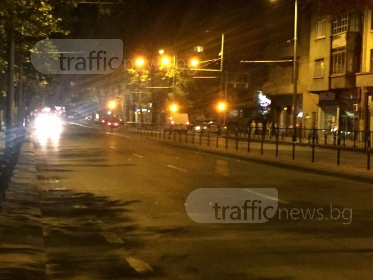 Опасността няма работно време! Светофарът на Патологична в Пловдив дебне за жертви всяка нощ! ВИДЕО
