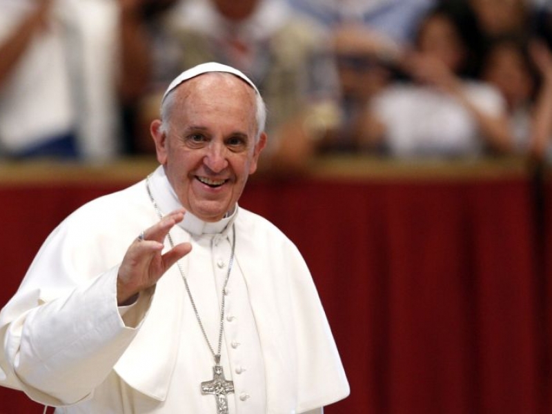 Папа Франциск прие на аудиенция... куче ВИДЕО