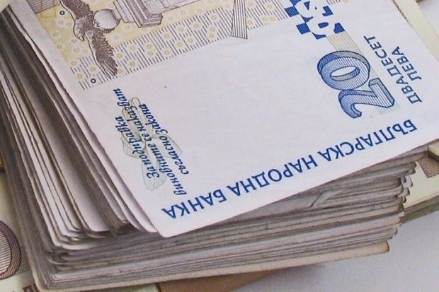 Банките прибират 19 процента лихва на кредитните карти