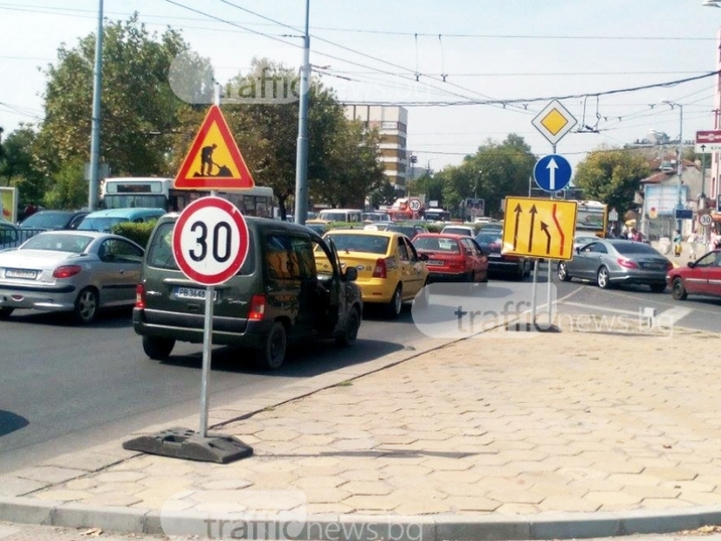 ЕМИСИЯ НОВИНИ: Стотици коли блокирани в центъра на Пловдив