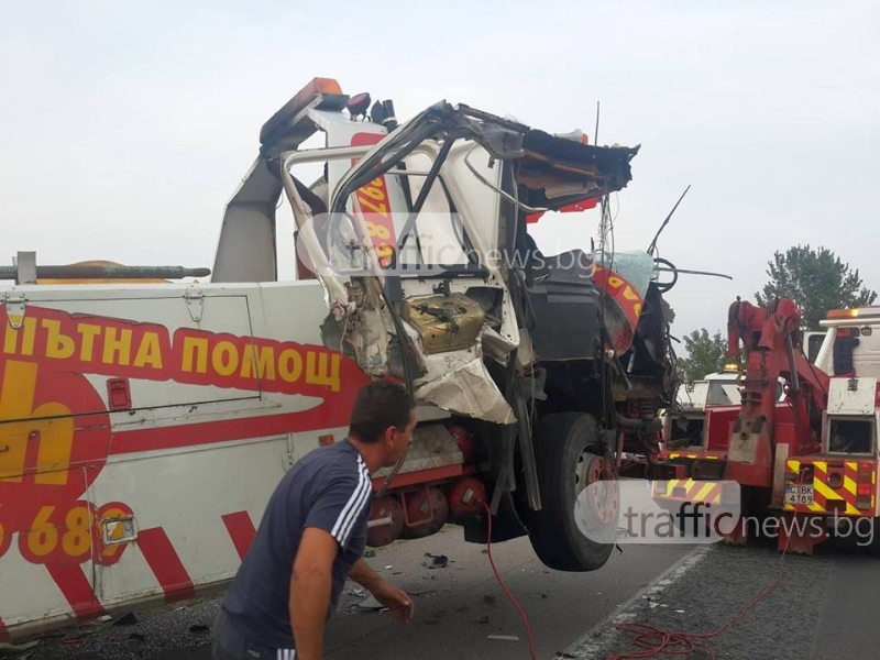 Като по чудо няма пострадали от зверската катастрофа на магистралата край Пловдив СНИМКИ