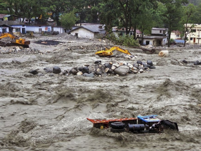 Наводнение в Индия взе стотици жертви