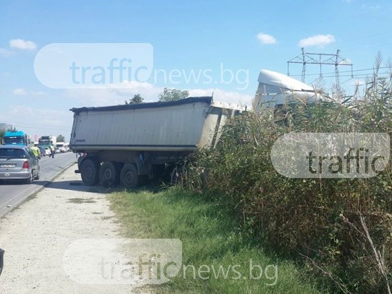 ВИДЕО от катастрофата, при която камион блъсна и уби моторист край Пловдив