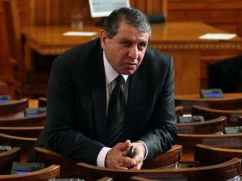 Бат' Сали отива на съд
