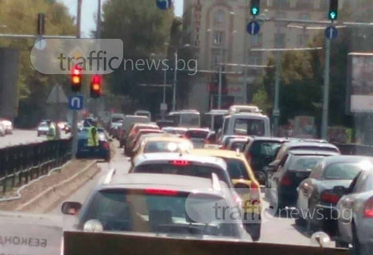 Кортежът на Плевнелиев блокира главен булевард в Пловдив СНИМКИ