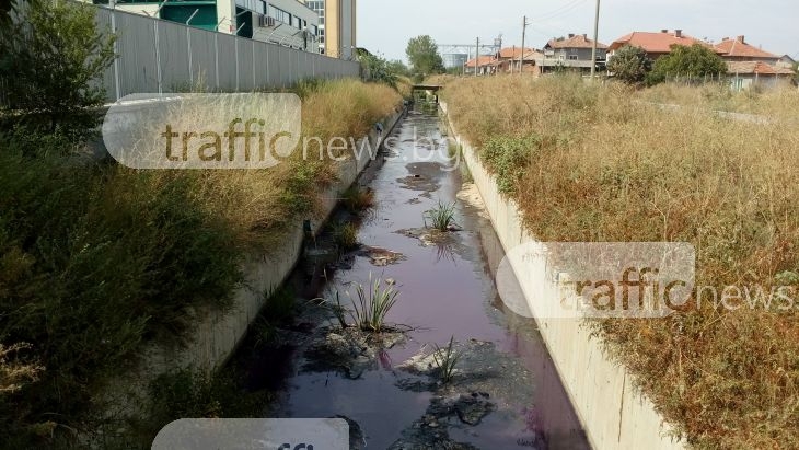 Лилаво-червеникава вода потече в Потока! Откриха виновника - винарска изба СНИМКИ