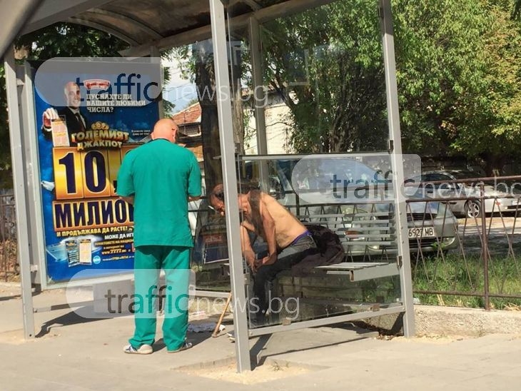 Клошар колабира и стресна чакащите на спирка в Пловдив! Извикаха линейка СНИМКИ