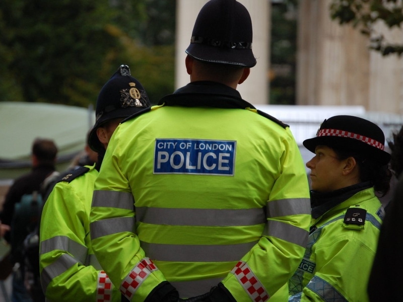 Застреляха мъж и жена в Лондон, полицията издирва убиеца