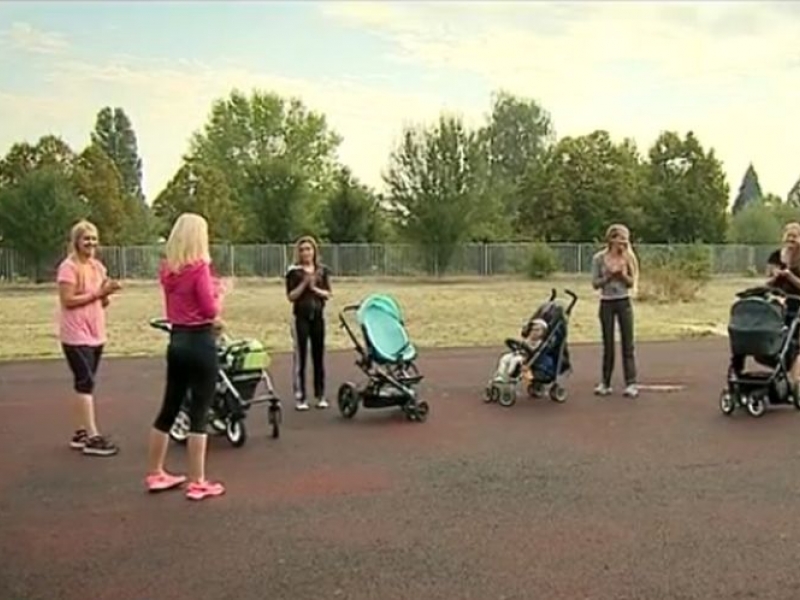 Фитнес за майки: С детска количка на пистата ВИДЕО