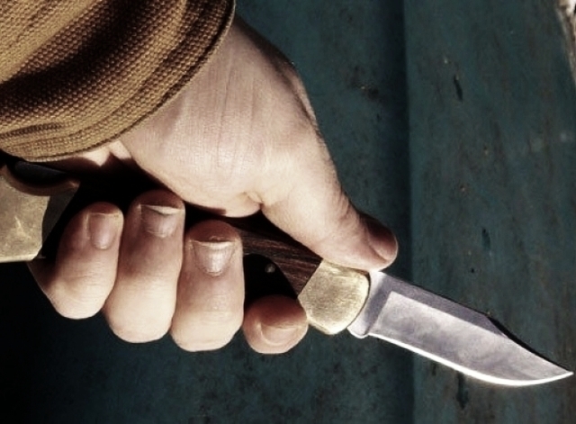 Мъж опита да убие майката на детето си, наръгал я многократно с нож