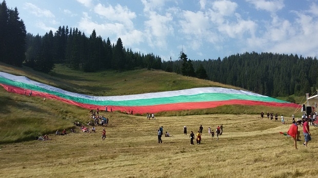 13 000 българи ще получат частица от роженското знаме