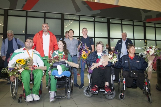 Българска атлетка се върна с два счупени крака от Рио