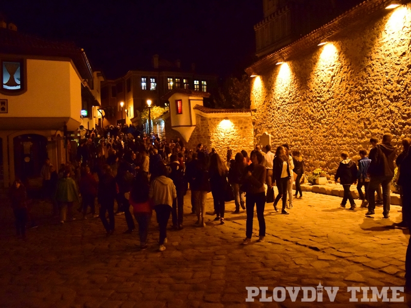 Дванайсета нощ: Тесните улички имат душа да поберат целия Пловдив СНИМКИ