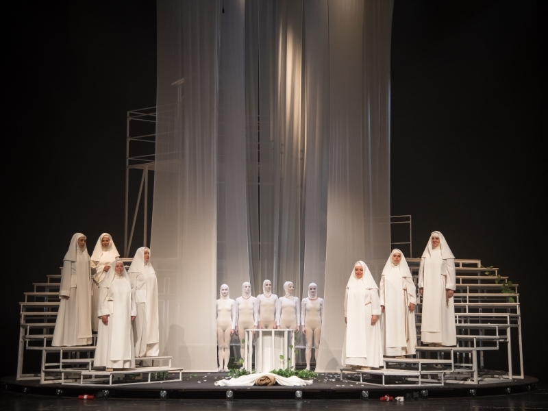 Монтират въртяща се сцена за новия сезон на Опера Пловдив