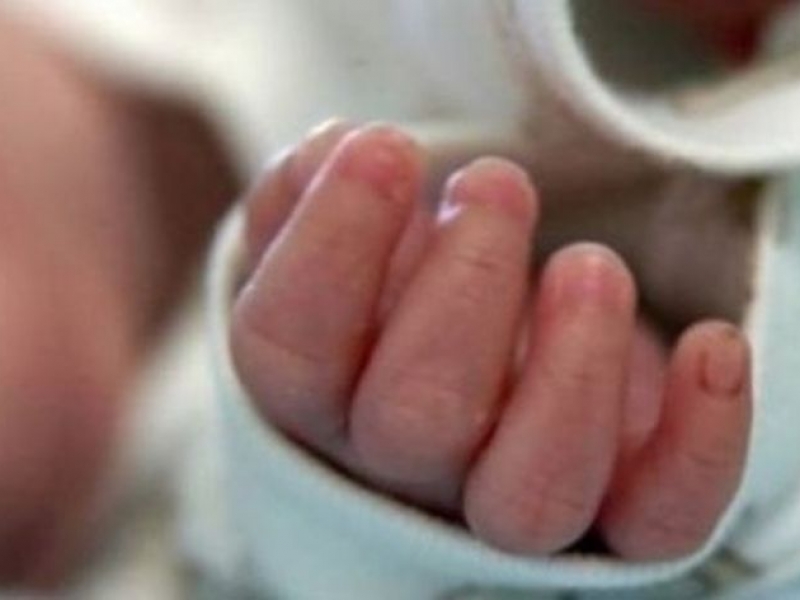 Майката на изоставеното в храст бебе отричала да е раждала 