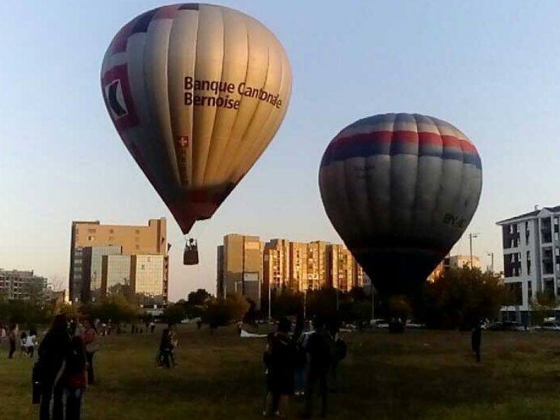 Пловдивчани полетяха с балони над Тракия, кметът също се качи СНИМКИ