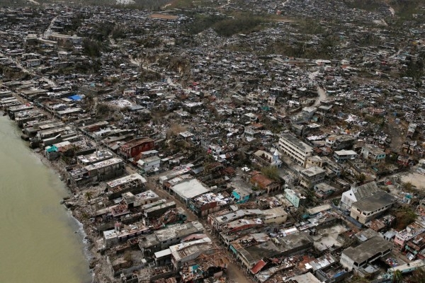 Жертвите от урагана Матю  вече надхвърлят 300 души