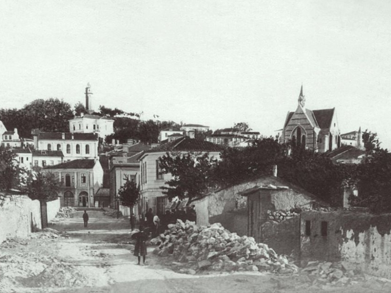 СНИМКА показва живота на Сахат тепе в Пловдив преди век 