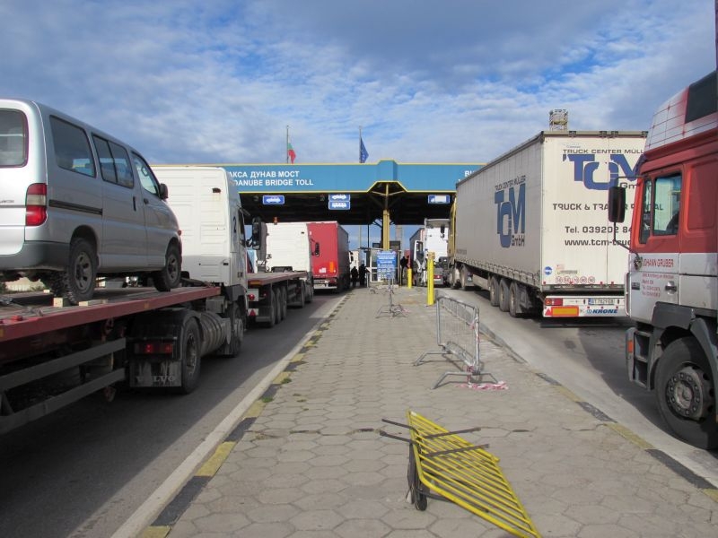 Пловдивски шофьори са блокирани 50 часа на границите ни ВИДЕО