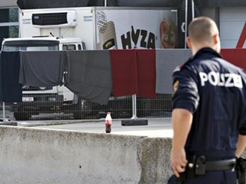 Съдят седем българи в Унгария за смъртта на 71 мигранти в камион