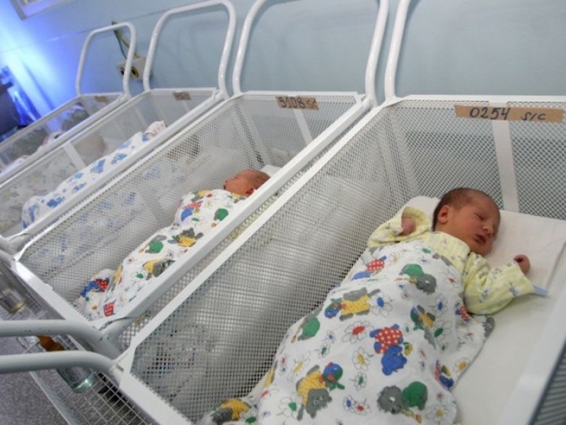 Болници искат по 15 000 лева такса за раждане