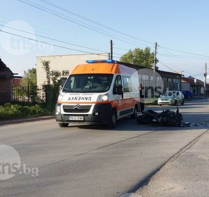 17-годишен шофьор блъсна 15-годишен моторист край Пловдив, едното момче е в болница
