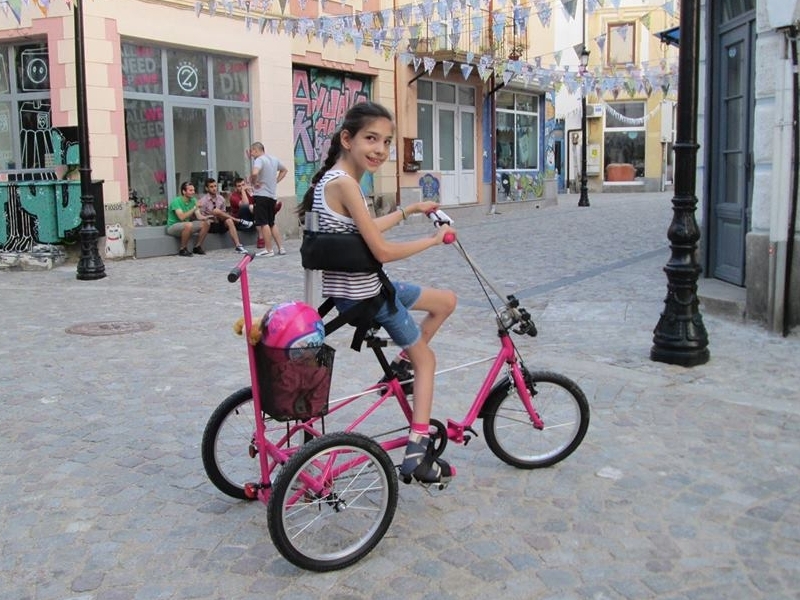 ЕМИСИЯ НОВИНИ: Стотици помагат на болното момиче от Пловдив, чиято история взриви социалните мрежи
