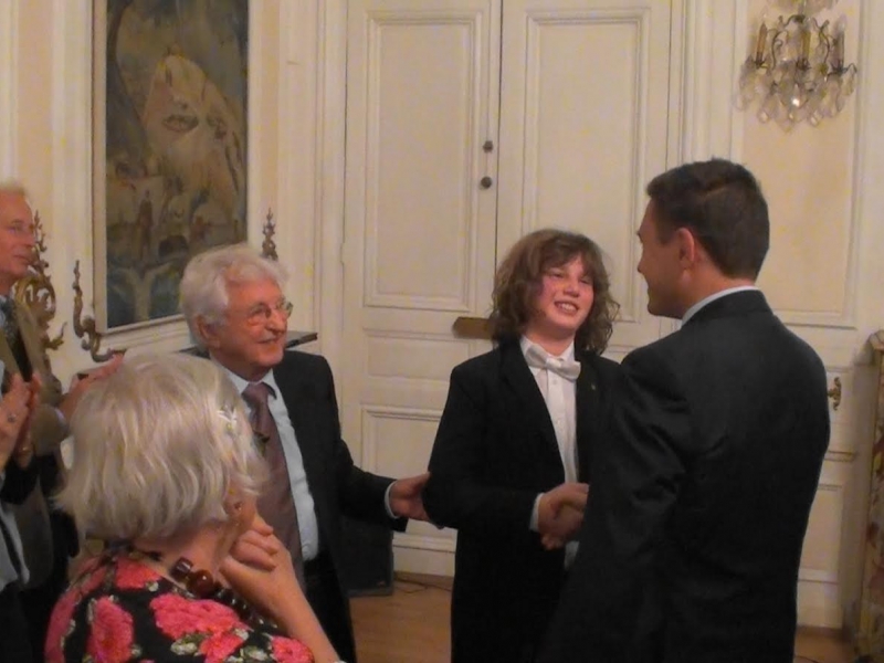 150 души аплодираха пловдивския виртуоз Николай Маринов в посолството ни в Париж