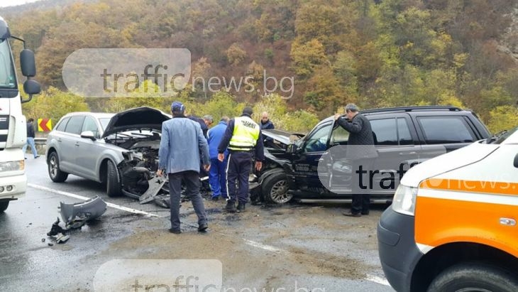 Тежка катастрофа между два джипа на Хаинбоазкия проход СНИМКИ