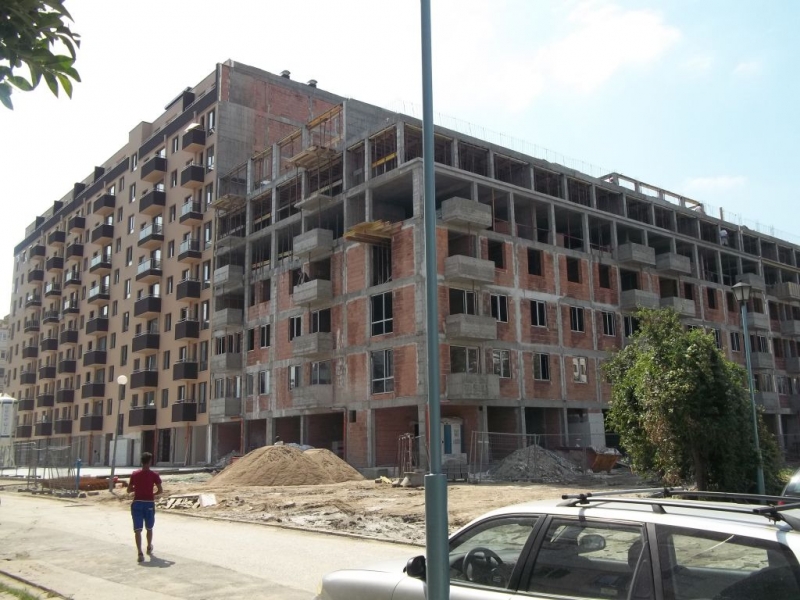 Образуваха се тапи по уличка до жилищен комплекс в Кючука, в него ще живеят 3000 души