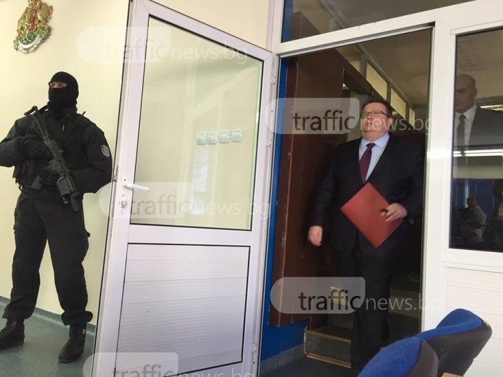 ДАНС и прокуратурата пресекли сделка за 13 милиона фалшиви евро край Пловдив СНИМКИ