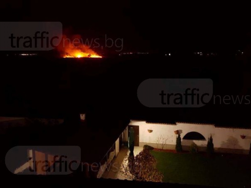 Голям пожар край Пловдив! Огънят стига до къщите в село Труд СНИМКИ*
