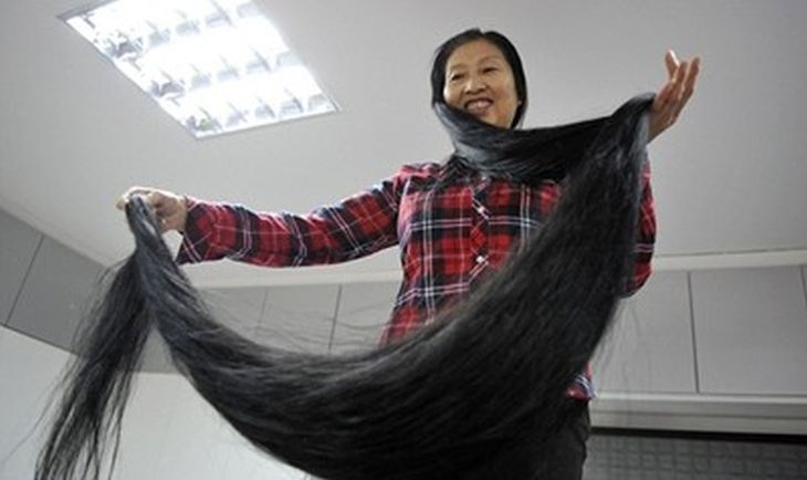 Китайската Рапунцел показа 3-метровата си коса СНИМКИ